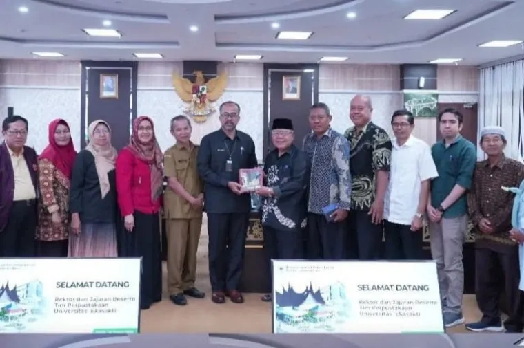 DPRD Sumbar menerima kunjungan dari Rektor Universitas Ekasakti Padang beserta timnya pada Selasa (14/1/2025). (Foto: Ist)