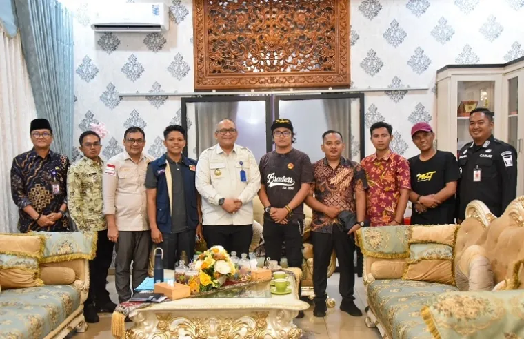 Pj Wali Kota Padang, Andree Algamar, bertemu dengan Panitia TBSS di Rumah Dinas Wali Kota pada Kamis (16/1/2025). (Foto: Ist)