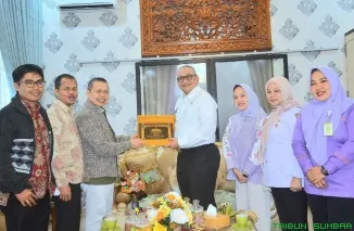 Pj Wali Kota Padang, Andree Algamar, menyambut kehadiran Rumah Sakit Khusus Mata (RSKM) Padang Eye Center. (Foto: Ist)
