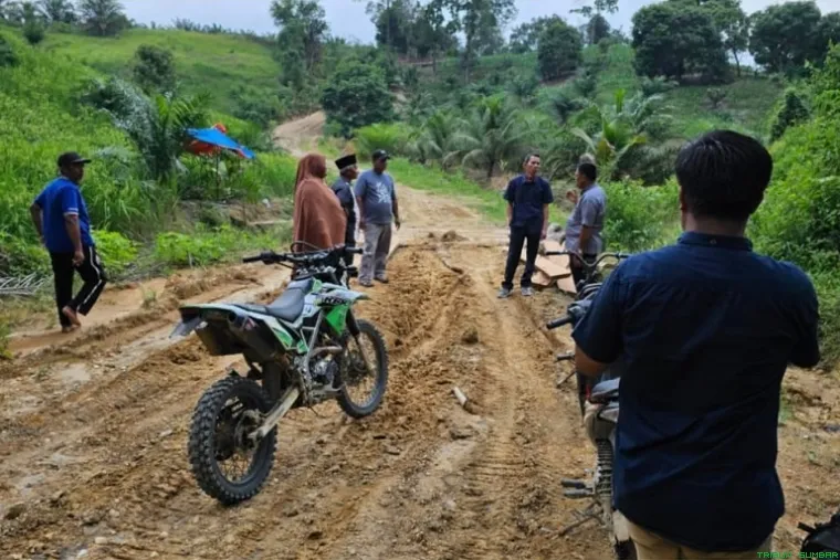 Anggota DPRD Provinsi Sumatera Barat, Ali Muda, SH, melakukan reses di Jorong Lubuk Gobing, Kecamatan Ranah Batahan, Kabupaten Pasaman Barat, Sabtu (22/2/2025). (Foto: Ist)