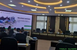 Kunjungan DPRD Sumut di Ruang Khusus II DPRD Provinsi Sumbar, Senin (24/2). (doc)