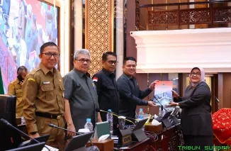 Penyampaikan pandangan umum fraksi Selasa (25/2) di Gedung DPRD Sumbar.(doc)
