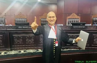 Sidang Mahkamah Konstitusi Republik Indonesia dipimpin Ketua Suhartoyo SH.MH tentang Perkara Perselisihan suara Pilkada Solok Selatan (Solsel) dibacakan Selasa (4/5/2025) di Jakarta. (Foto: Ist)