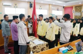 Rektor UNP lantik pengurus MPM KM UNP 2023/2024 di Ruang Sidang Senat Lantai 4 Rektorat , Jumat (3/1/2025).(doc)