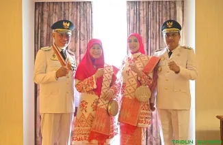 Mahyeldi Ansharullah dan Vasko Ruseimy resmi dilantik Presiden Prabowo Subianto sebagai Gubernur dan Wakil Gubernur Sumbar periode 2025-2030, melalui prosesi pelantikan di Istana Kepresidenan RI, Kamis (20/02/2025). (Foto: Ist)