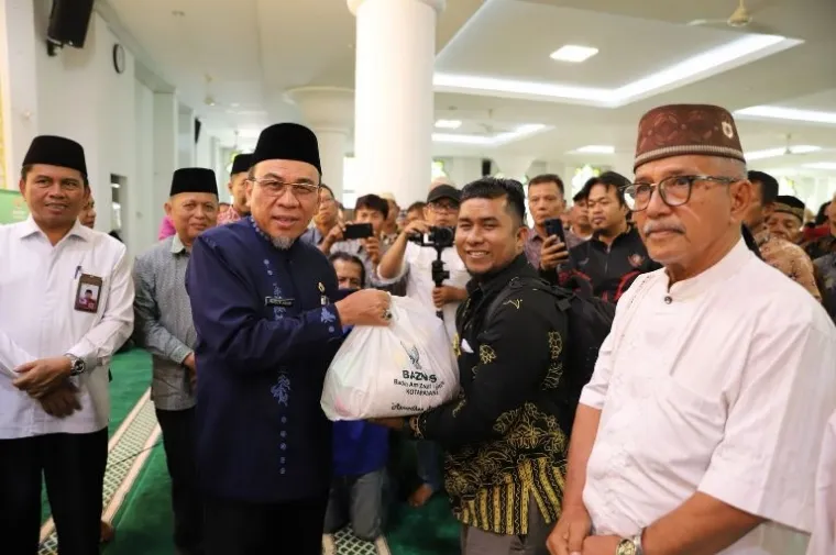 Wakil Wali Kota Padang, Maigus Nasir, secara resmi meluncurkan Program Ramadan Berbagi XV yang diselenggarakan oleh BAZNAS Kota Padang. (Foto: Ist)