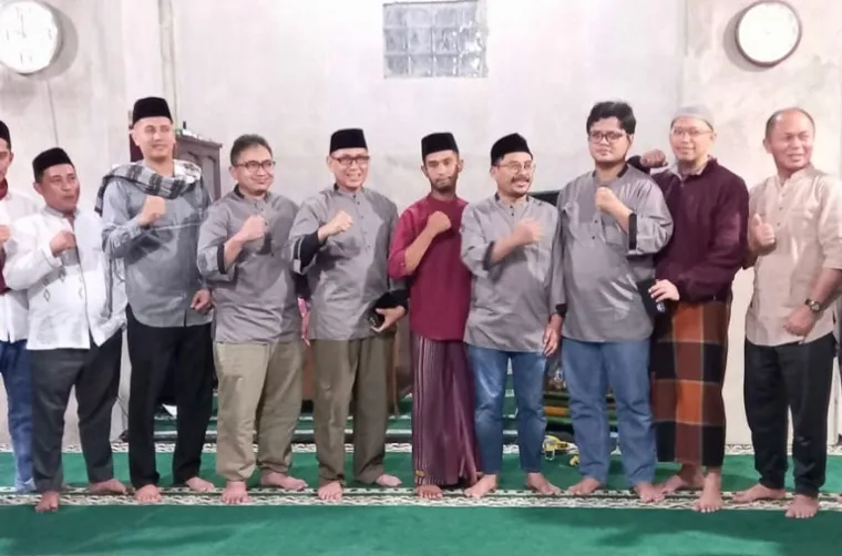 tim SEML menyambangi delapan masjid di Kecamatan Pauh Duo, salah satunya Masjid Nurul Fallah di Jorong Sapan Sari, Nagari Persiapan Pekonina, pada Selasa (11/3/2025). (Foto: Ist)