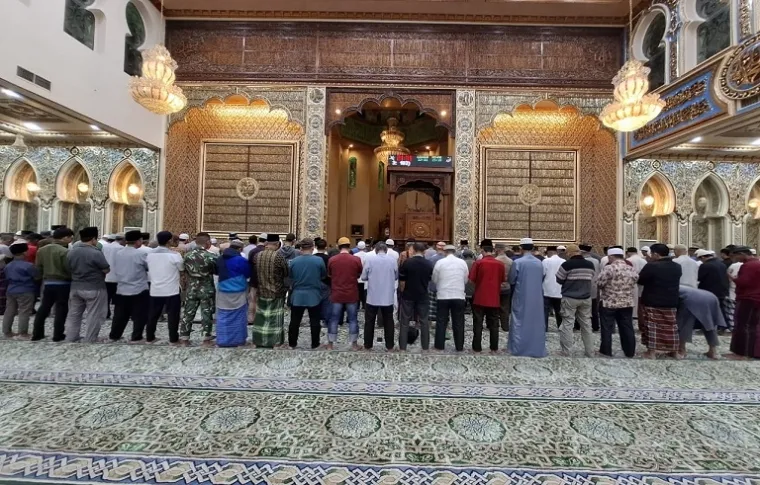 Suasana Sholat Tarawih di Masjid Baiturrahmah Kota Padang. (Foto: Ist)