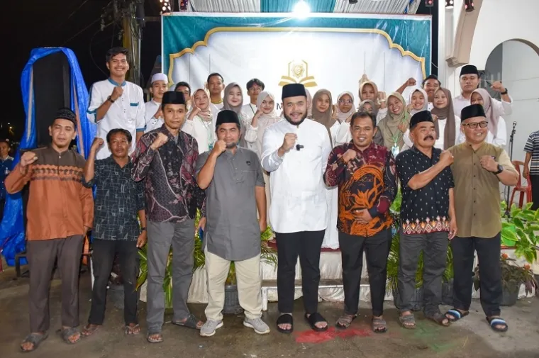 Wali Kota Padang, Fadly Amran, secara resmi menutup Musabaqah Tilawatil Quran (MTQ) ke-XIV tingkat Kota Padang, di Masjid Raya Kurao Kapalo Banda, Kelurahan Sungai Sapih, Kecamatan Kuranji, pada Sabtu (22/3/2025) malam. (Foto: Ist)