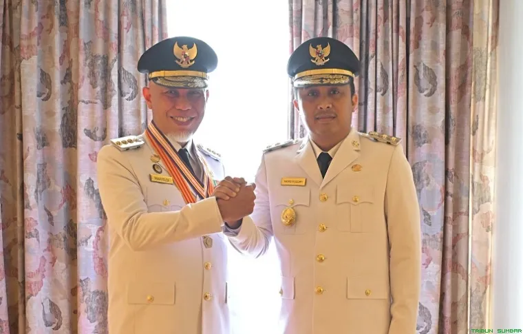 Mahyeldi Ansharullah dan Vasko Ruseimy resmi dilantik Presiden Prabowo Subianto sebagai Gubernur dan Wakil Gubernur Sumbar periode 2025-2030, melalui prosesi pelantikan di Istana Kepresidenan RI, Kamis (20/02/2025). (Foto: Ist)