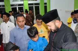 Wali Kota Padang, Fadly Amran, memimpin kunjungan Tim I Safari Ramadan Pemerintah Kota Padang ke Masjid Baiturrahman, Komplek Bumi Minang III, Kelurahan Sungai Sapih, Kecamatan Kuranji, pada Jumat (7/3/2025). (Foto: Ist)