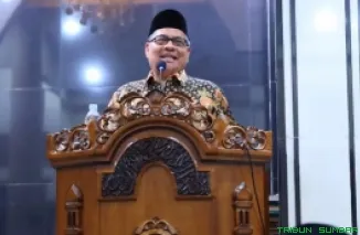 - Ketua DPRD Provinsi Sumatera Barat, Drs. H. Muhidi, M.M., menghadiri sholat tarawih berjamaah di Masjid Al Manar, Dadok Tunggul Hitam, Kota Padang, pada Minggu (9/3/2025). (doc)