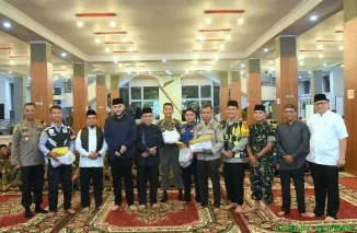 Wali Kota Padang, Fadly Amran, memberikan apresiasi kepada personel Satpol PP, Damkar, dan BPBD Kota Padang atas dedikasi tinggi yang telah ditunjukkan selama ini. (Foto: Ist)