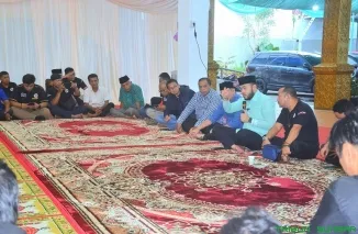 Wali Kota Padang, Fadly Amran dalam acara buka bersama dengan para media. (Foto: Ist)