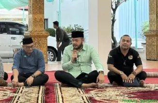 Walikota Padang, Fadly Amran, mengadakan acara buka puasa bersama insan pers pada Jumat (28/3/2025) di Palanta Rumah Dinas Walikota Padang. (Foto: Ist)