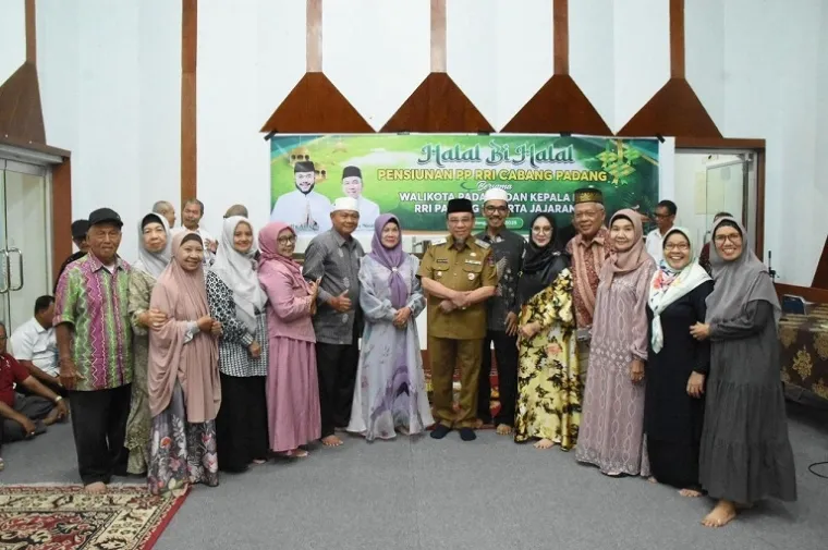 Wakil Wali Kota Padang, Maigus Nasir, menghadiri acara Halal bi Halal 1446 H yang digelar PP RRI Cabang Padang di Auditorium RRI Padang, Selasa (15/4/2025). (Foto: Ist)