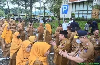 Pemko Padang menggelar kegiatan Halal bi Halal yang berlangsung di Kantor Balai Kota Aie Pacah pada Selasa (8/4/2025), (Foto: Ist)