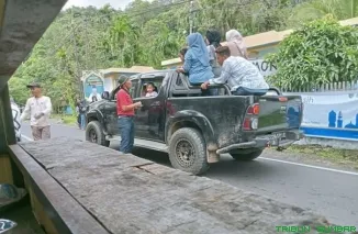 Kadispora Pessel Suhendri, turun langsung jual tiket masuk. (Foto: Ist)