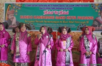 Acara halal bihalal yang digelar di Gedung Lembaga Kerapatan Adat Alam Minangkabau (LKAAM) Sumatera Barat, Selasa (15/4/2025). (Foto: Ist)