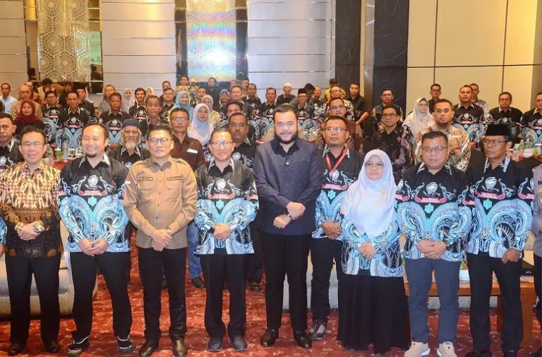 Wali Kota Padang Fadly Amran menghadiri pelantikan DPD Desa Bersatu Sumbar periode 2025--2030 di Hotel Axana, Sabtu (24/5/2025). (Foto: Ist)