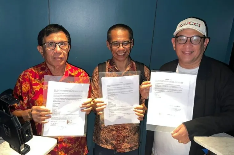 Hendry Ch Bangun dan Zulmansyah Sekedang resmi menandatangani Kesepakatan Jakarta, Jumat malam (16/5/2025). (Foto: Ist)