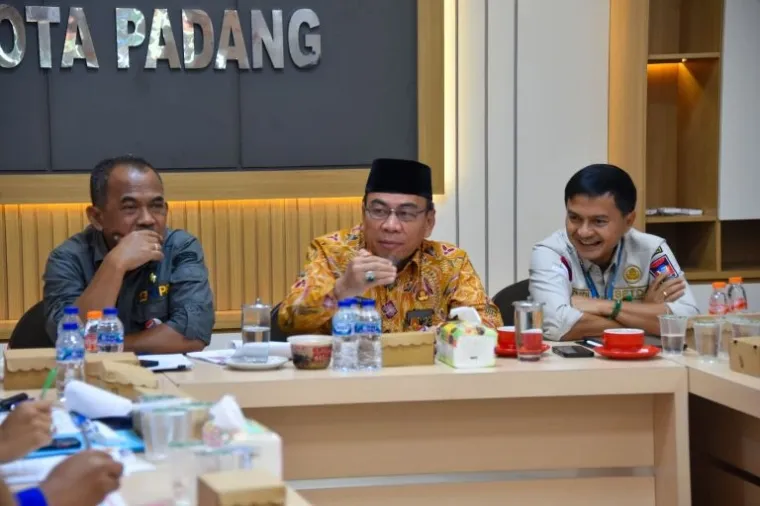 Wakil Wali Kota Padang, Maigus Nasir, yang memimpin Rakor tindak lanjut pelaksanaan proyek strategis normalisasi Sungai Batang Kandis. (Foto: Ist)