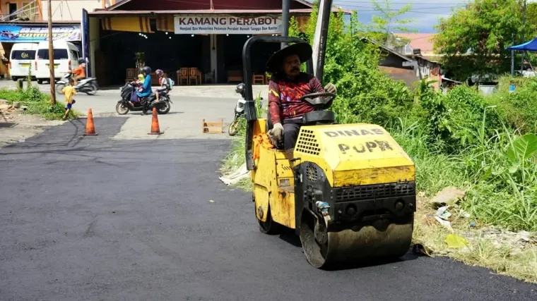 Pemko Padang Genjot Perbaikan Jalan dan Drainase Lewat Program 100 Hari