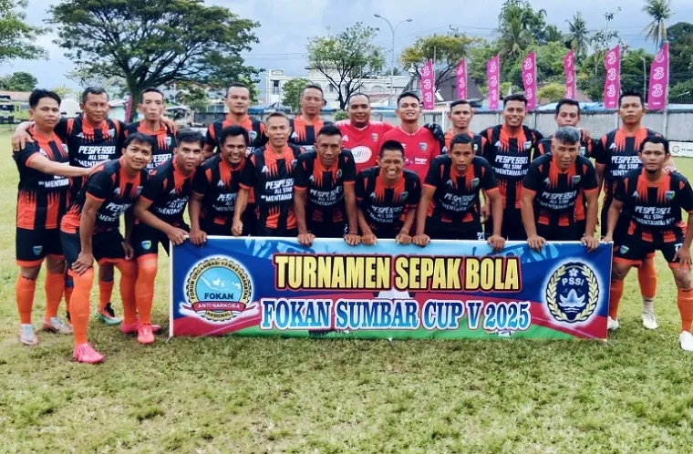 Pertandingan perdana, Minggu (27/4/2025), PES Pessel All Star mengalahkan tuan rumah Cengkeh Putra FC dengan skor meyakinkan 4-0. (Foto: Ist)
