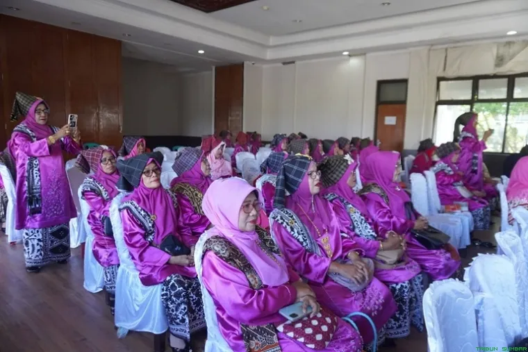 Acara halal bihalal yang digelar di Gedung Lembaga Kerapatan Adat Alam Minangkabau (LKAAM) Sumatera Barat, Selasa (15/4/2025). (Foto: Ist)