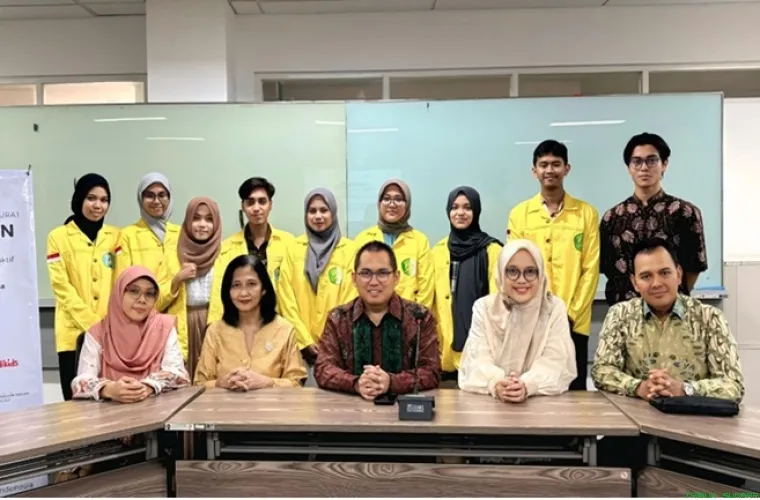 Penyerahan bea siswa kepada Mahasiswa Universitas Indonesia. (Foto: Ist)