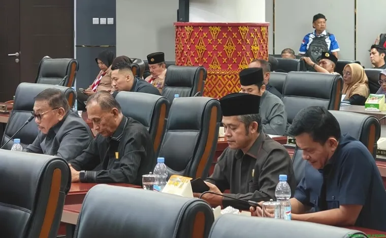 Rapat paripurna pengesahan tiga Ranperda strategis. (Foto: Ist)