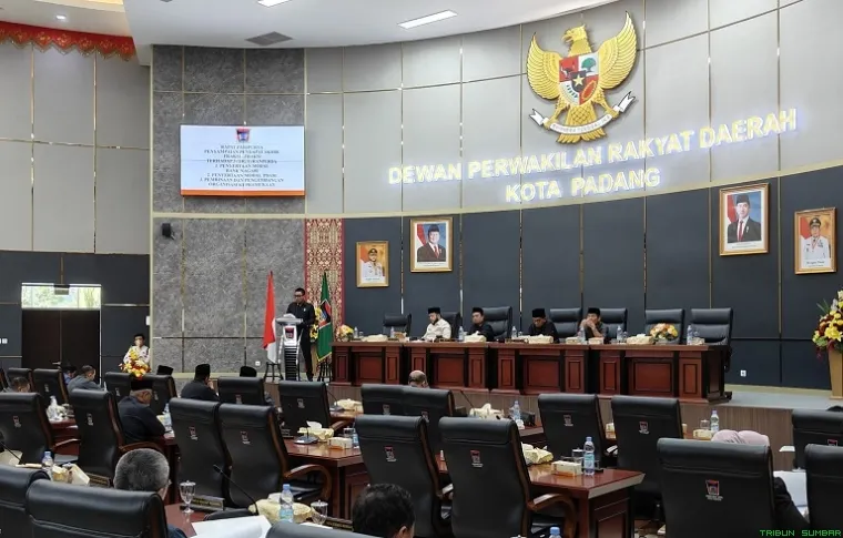 Rapat paripurna pengesahan tiga Ranperda strategis. (Foto: Ist)
