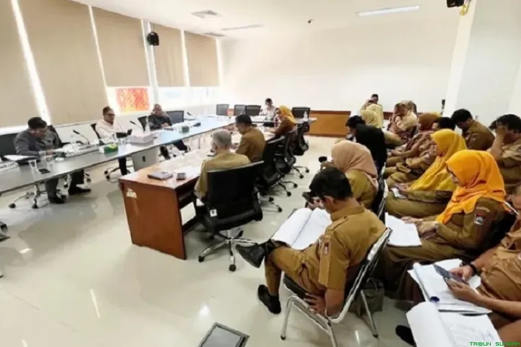 Suasana rapat Komisi II DPRD Kota Padang bahas LHP 2024. (Foto: Ist)