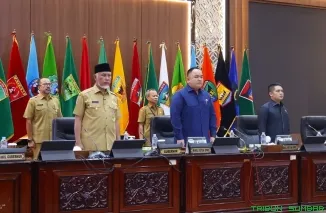 Wakil Ketua DPRD Sumbar, Nanda Satria, menyampaikan pentingnya penguatan peran pesantren melalui regulasi daerah dalam Rapat Paripurna DPRD Sumbar, Selasa (27/5). (Foto: Ist)