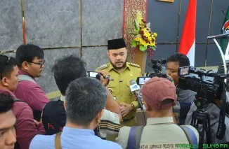 Wali Kota Padang Fadly Amran menyampaikan Ranperda Pertanggungjawaban APBD 2024 dalam Rapat Paripurna DPRD Kota Padang. (Foto: Ist)