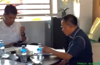 Masyarakat dan jurnalis desak Kejari Padang segera umumkan tersangka kasus dugaan korupsi kredit Rp 34 miliar. (Foto: Ist)