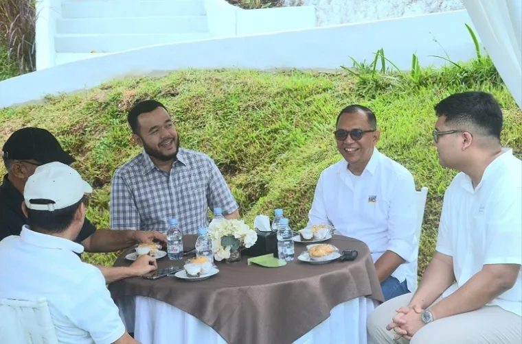 Wali Kota Padang Fadly Amran meresmikan Atrium by Lighthouse di Bukit Lampu, destinasi wisata baru yang memadukan kuliner, alam, dan ruang komunitas, Sabtu (7/6/2025). (Foto: Ist)