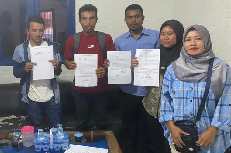 Plt. Kasat Lantas Polres Pessel, IPTU AW Siregar, saat memimpin mediasi antara PT AMS dan keluarga korban kecelakaan di Salido, Rabu (18/6/2025). (Foto: Ist)