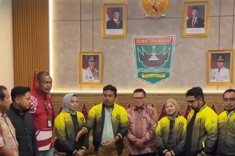 Wakil Gubernur Sumbar, Vasko Ruseimy, bersama jajaran PELTI Sumbar saat audiensi mendukung penuh pelaksanaan Rally Fest 2025 dan Kejuaraan Tenis Junior TDP. (Foto: Ist)