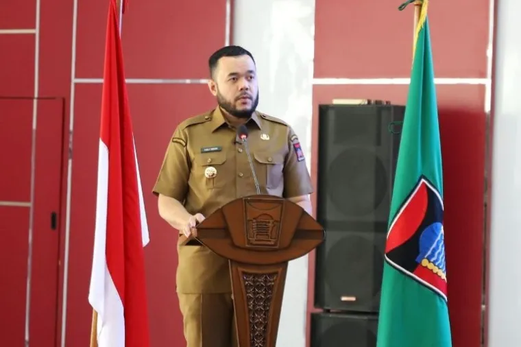 Wali Kota Padang, Fadly Amran memimpin audiensi bersama pelaku pengadaan dan pengelola keuangan daerah di Balai Kota Padang, Selasa (3/6/2025). (Foto: Ist)