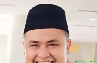 Anggota DPRD Kota Padang Yusri Latif saat menyampaikan kritik terhadap sistem zonasi PPDB yang dinilai tidak adil bagi siswa berprestasi, Minggu (29/6/2025). (Foto: Ist)