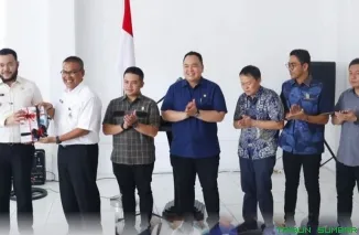 Wakil Ketua DPRD Sumbar M. Iqra Chissa Putra bersama anggota dewan meninjau pengembangan Kota Tua Padang sebagai destinasi wisata budaya unggulan. (Foto: Ist)