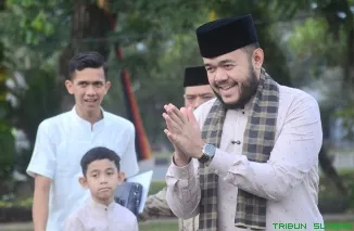 Ribuan warga Kota Padang mengikuti Salat Idul Adha 1446 H di Lapangan Apeksi Balai Kota Aie Pacah, Jumat (6/6/2025) pagi. (Foto: Ist)
