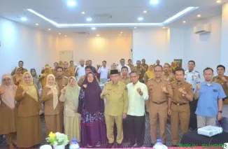Wakil Wali Kota Padang, Maigus Nasir memimpin Rapat Penentuan Objek Pantau Kota Sehat 2025 di Fave Hotel Padang, Senin (30/6/2025). (Foto: Ist)