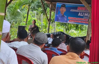Anggota DPRD Sumbar, Ali Muda, SH mendengarkan langsung aspirasi masyarakat Nagari Padang Mentinggi, Kecamatan Rao, Kabupaten Pasaman, saat kegiatan reses masa sidang III, Sabtu (26/7/2025). (Foto: Ist)