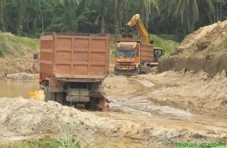 Kabid Pertambangan Dinas ESDM Sumbar, Edral Pratama, menyampaikan 12 lokasi tambang galian C di Kabupaten Pesisir Selatan telah mengantongi izin resmi, Kamis (10/7/2025). (Foto: Ist)