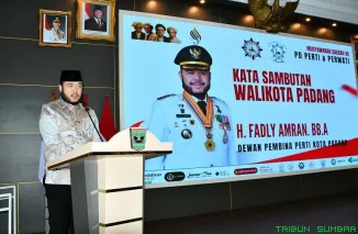 Wali Kota Padang, Fadly Amran, bersama Pengurus Perti dan Perwati Sumbar menghadiri pembukaan Musda VII di Auditorium Gubernur Sumbar. (Foto: Ist)