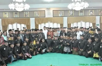 Gubernur Sumatera Barat, Mahyeldi Ansharullah, menyampaikan sambutan dalam pelantikan Ketua IPSI Sumbar 2025--2029 di Auditorium Gubernuran, Kamis (3/7/2025), menekankan pentingnya silat sebagai pendidikan karakter. (Foto: Ist)