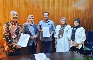 Mona Sisca, mediator Komisi Informasi Sumbar, memimpin mediasi sukses antara Pemkab Pasbar dan Syarif Isran dalam penyelesaian sengketa informasi publik. (Foto: Ist)