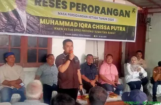 Iqra Chissa Putra berdialog langsung dengan warga Lubuk Lintah saat reses perorangan. (Foto: Ist)